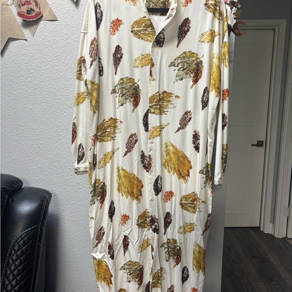 Galerie Vie Dresses & Skirts - Japanes Galerie Vie dress Cream Leaf-Print Long Sleeve Shirt Dress